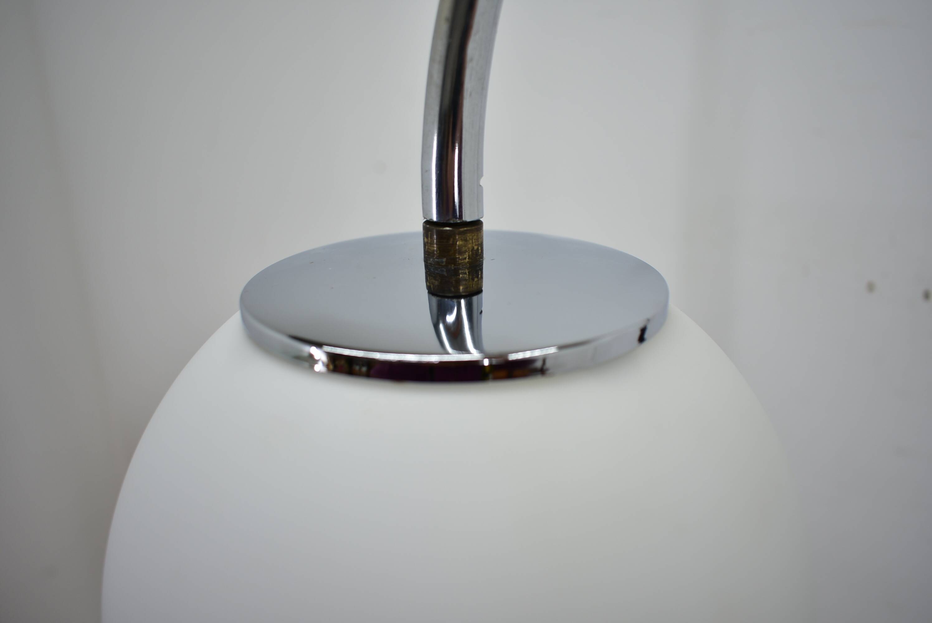 Lampe de sol Art Déco par Jindrich Halabala, années 1940.