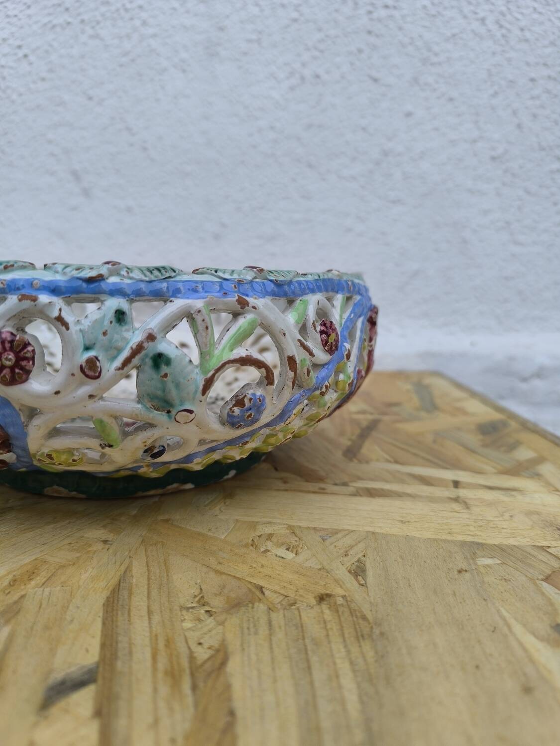 Italian barbotine fruit bowl from the 1930s