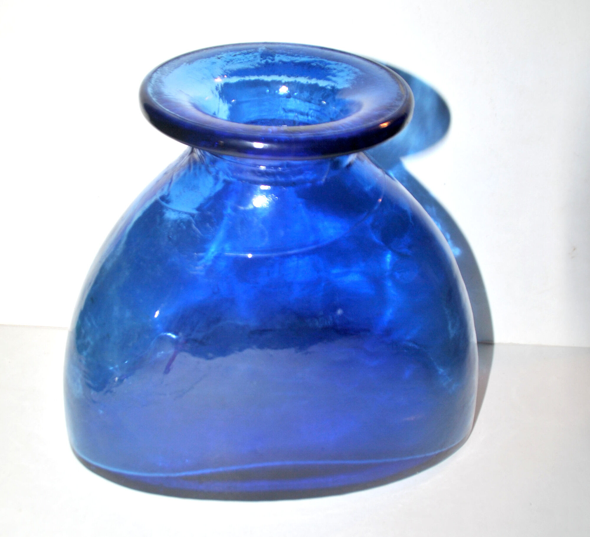 Vintage vase in cobalt blue blown glass 20 x 22 cm