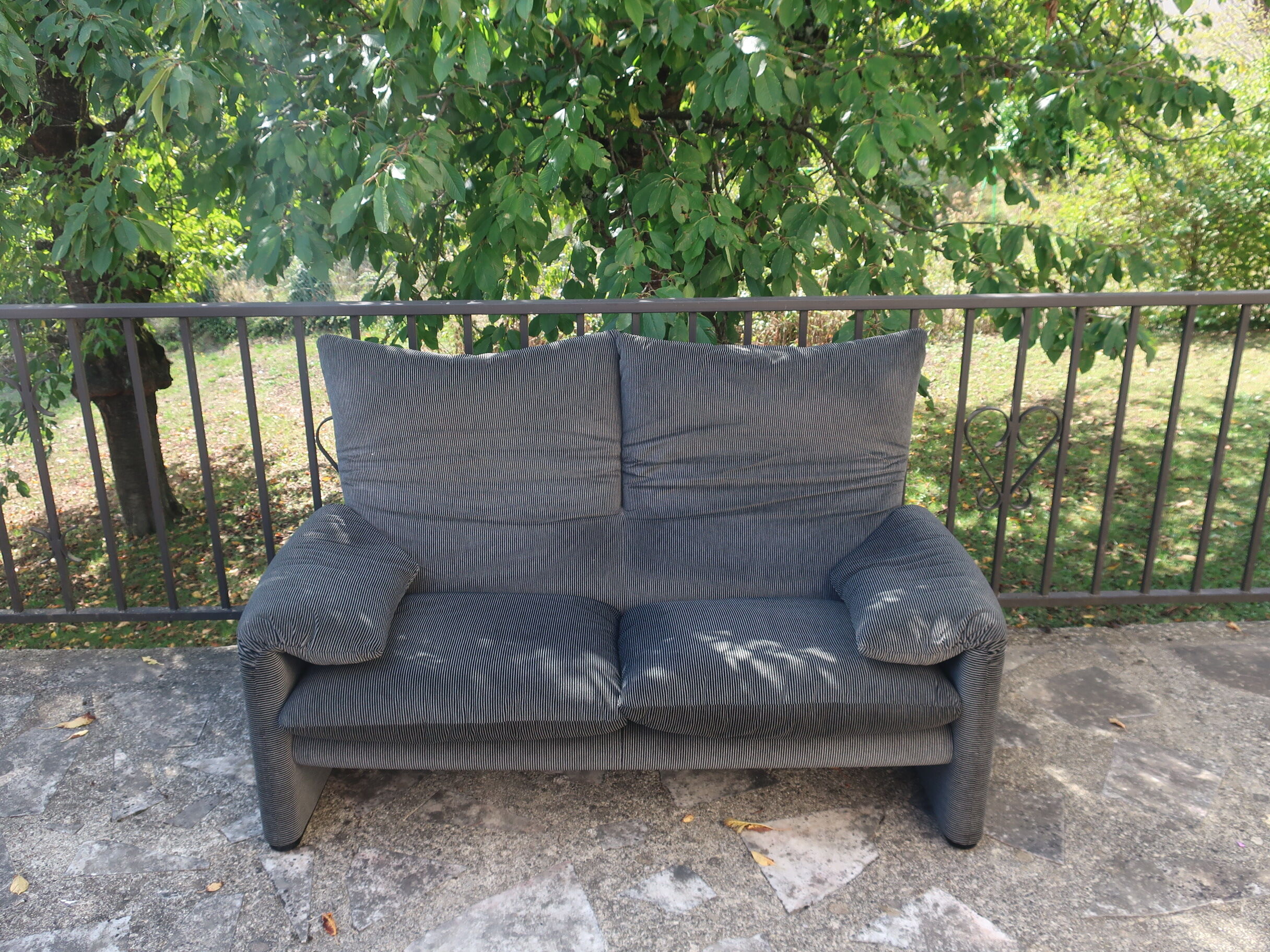 Maralunga Sofa by Vico Magistretti for Cassina