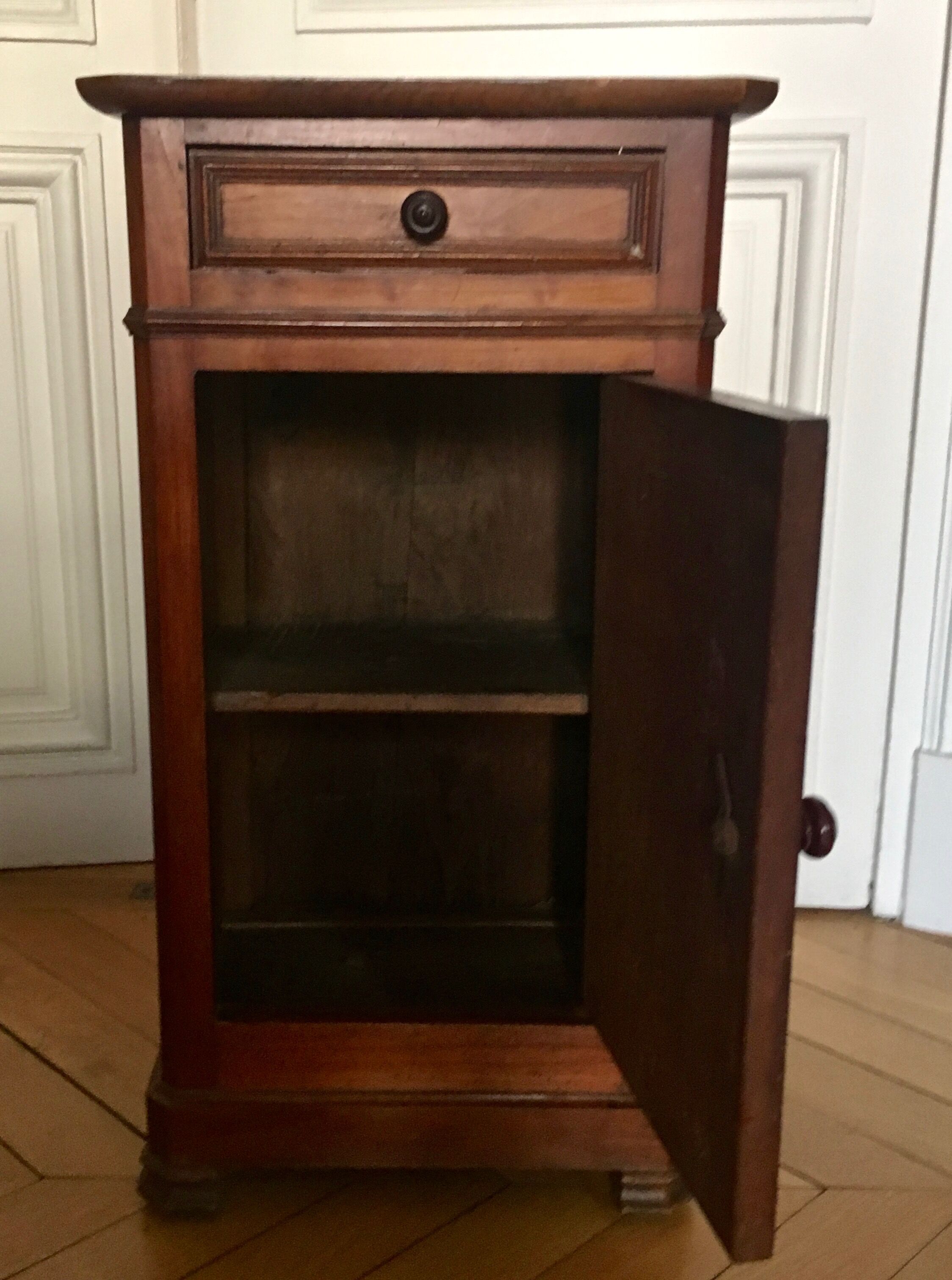 Louis-Philippe-style bedside