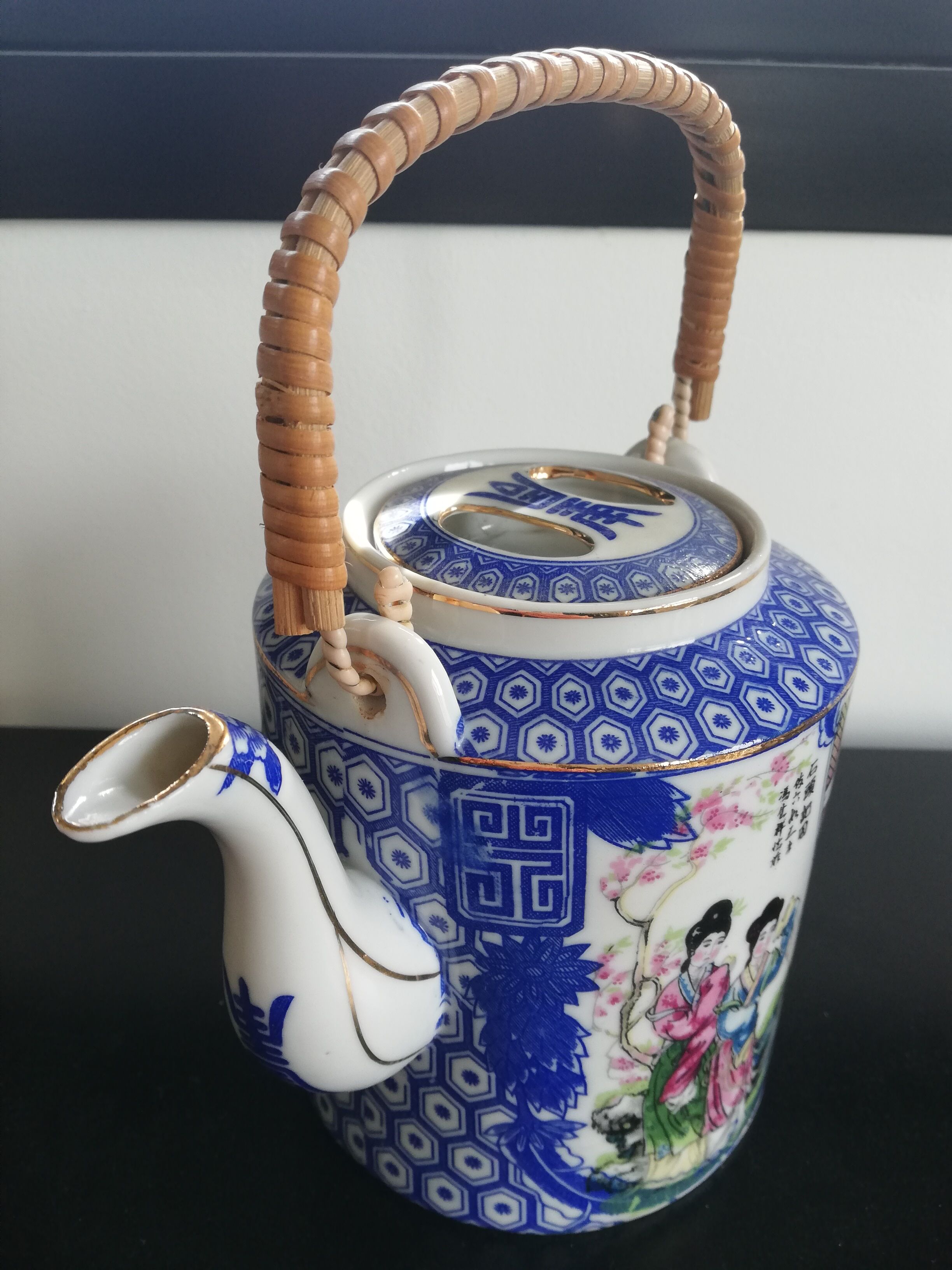 Old Teapot porcelain white and blue china