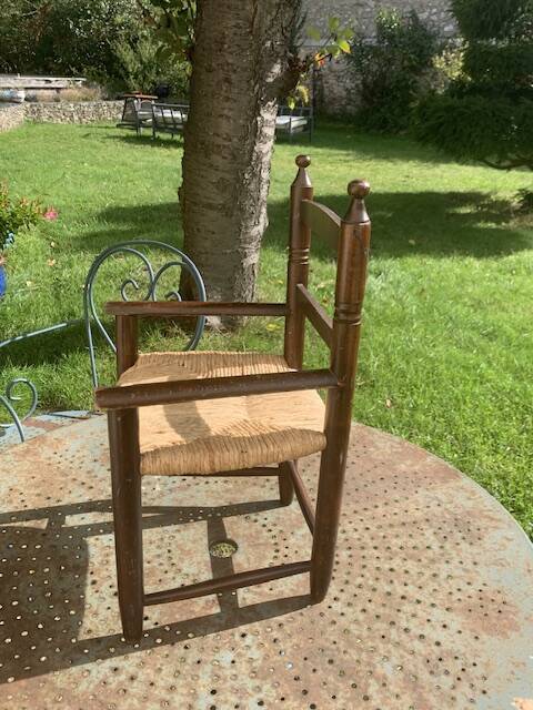 Small wooden and vintage straw children's chair Varnished wood and woven straw