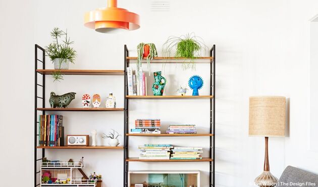 Standing shelf