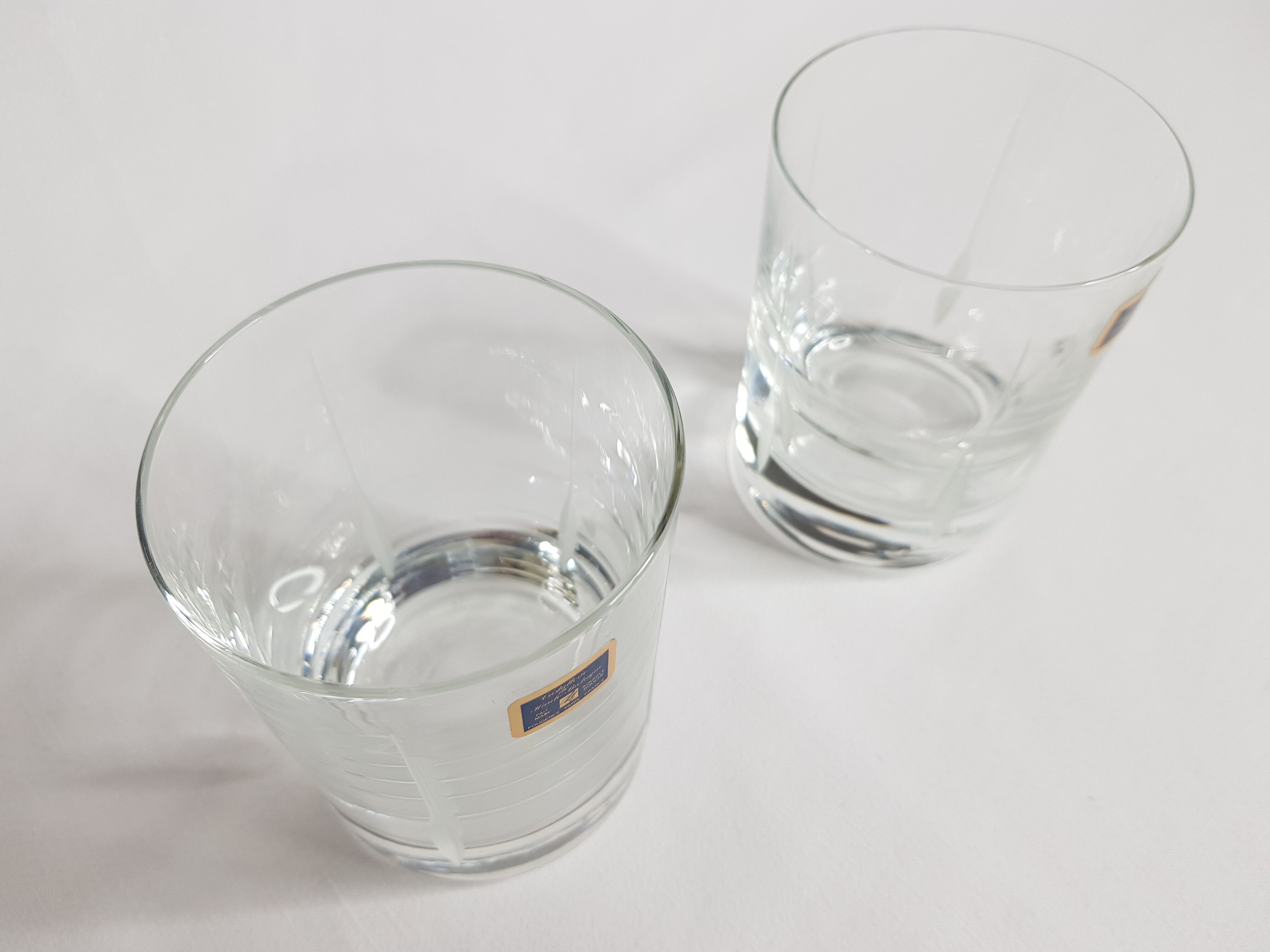 Deux verres à whisky en cristal taillé (cristallerie de haute bretagne)