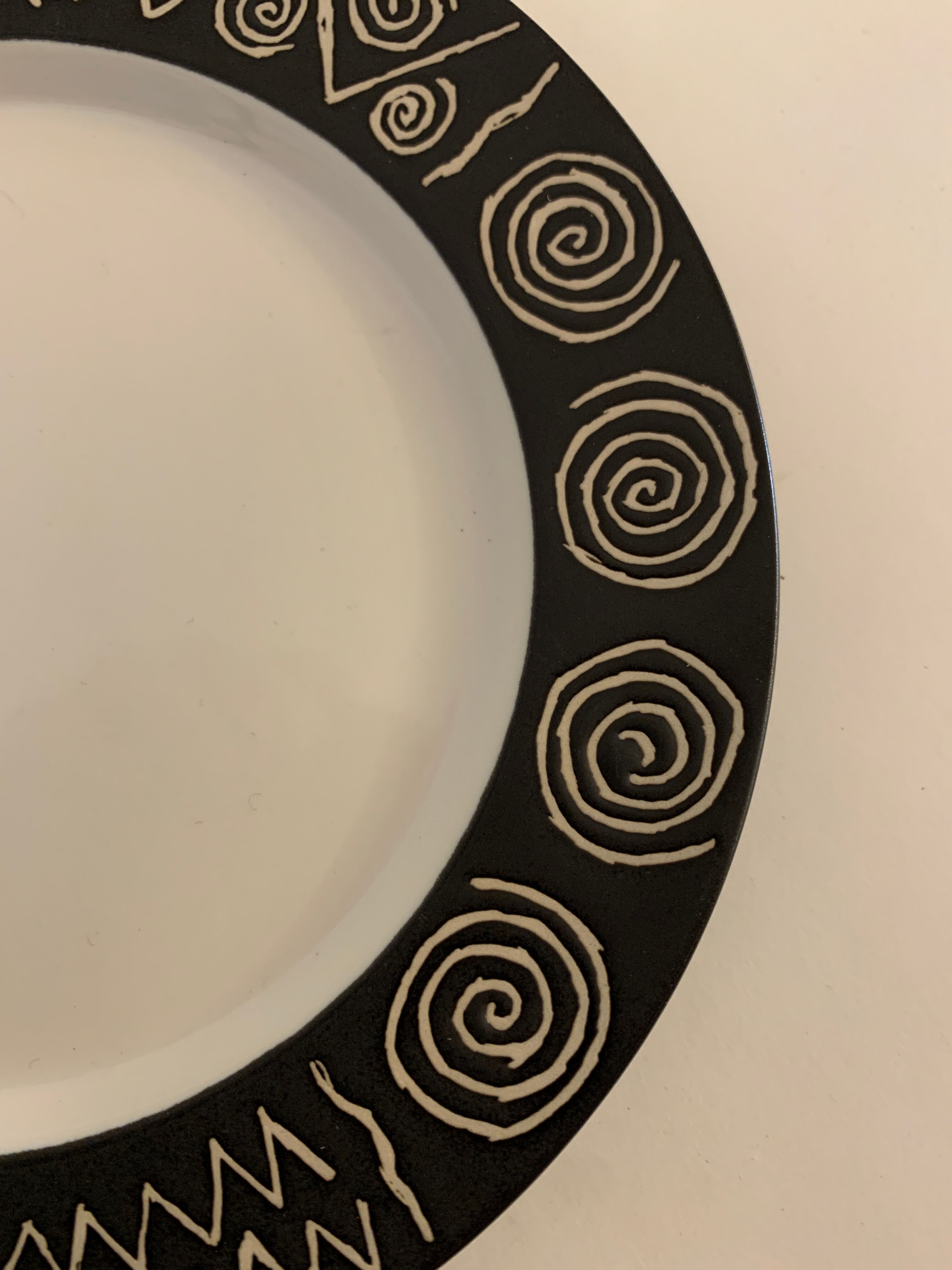 6 black and white dessert plates Scraffito, Habitat Japan, 1970