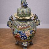 Large covered pot in polychrome earthenware, Asian work from the late 19th century.