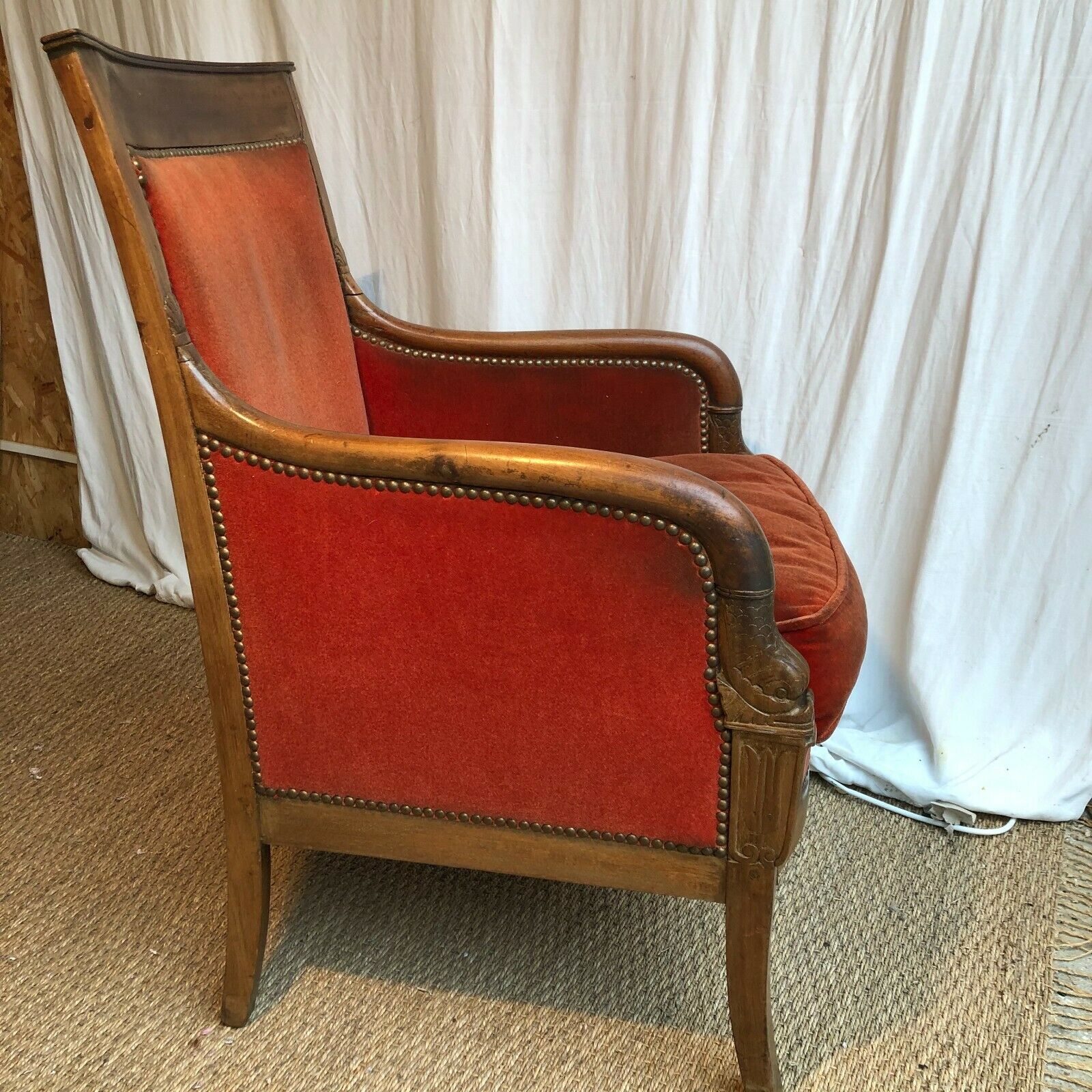 Armchair Shepherdess with walnut dolphins