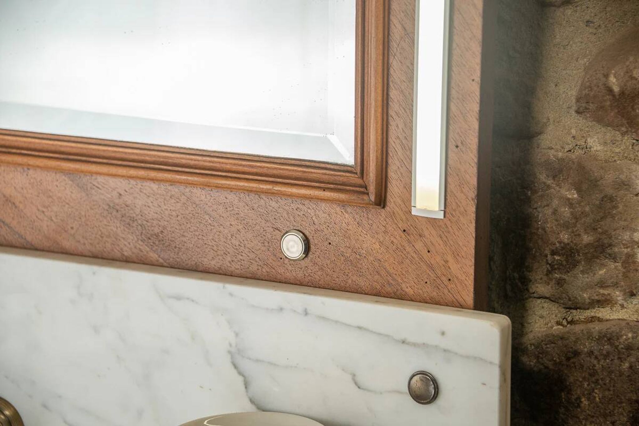 Antique washbasin cabinet from 1928 in wood and marble with illuminating mirror.