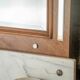 Meuble sous vasque ancien de 1928 en bois et marbre avec miroir éclairant