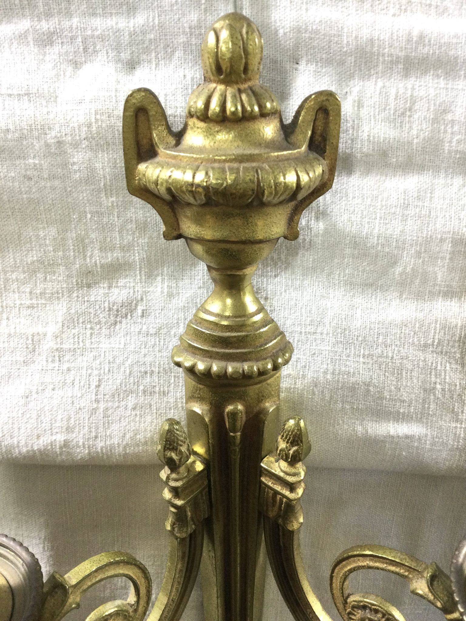 Applique en bronze de style Louis XVI à 2 lumières