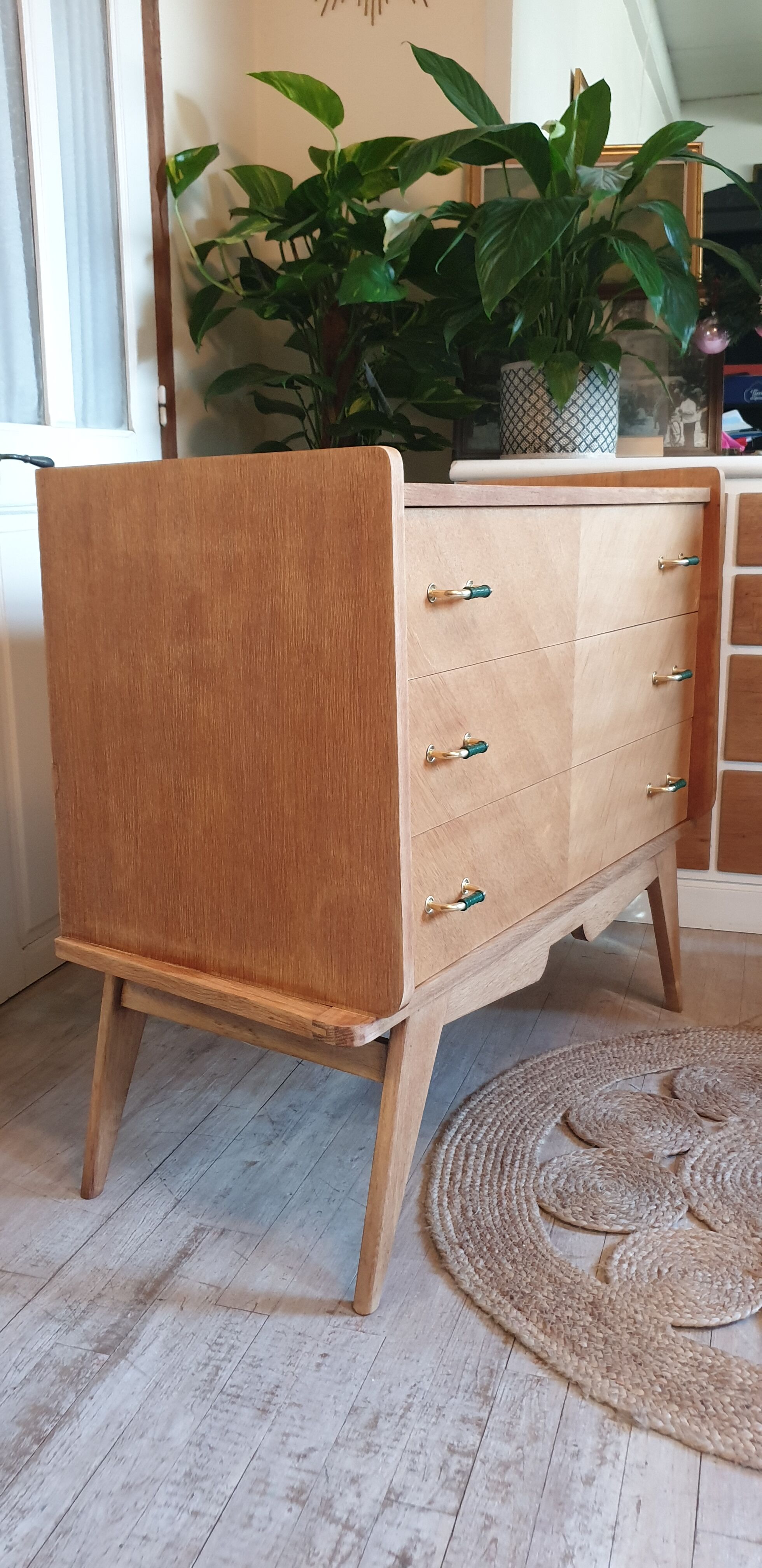 Chest of drawer compass feet