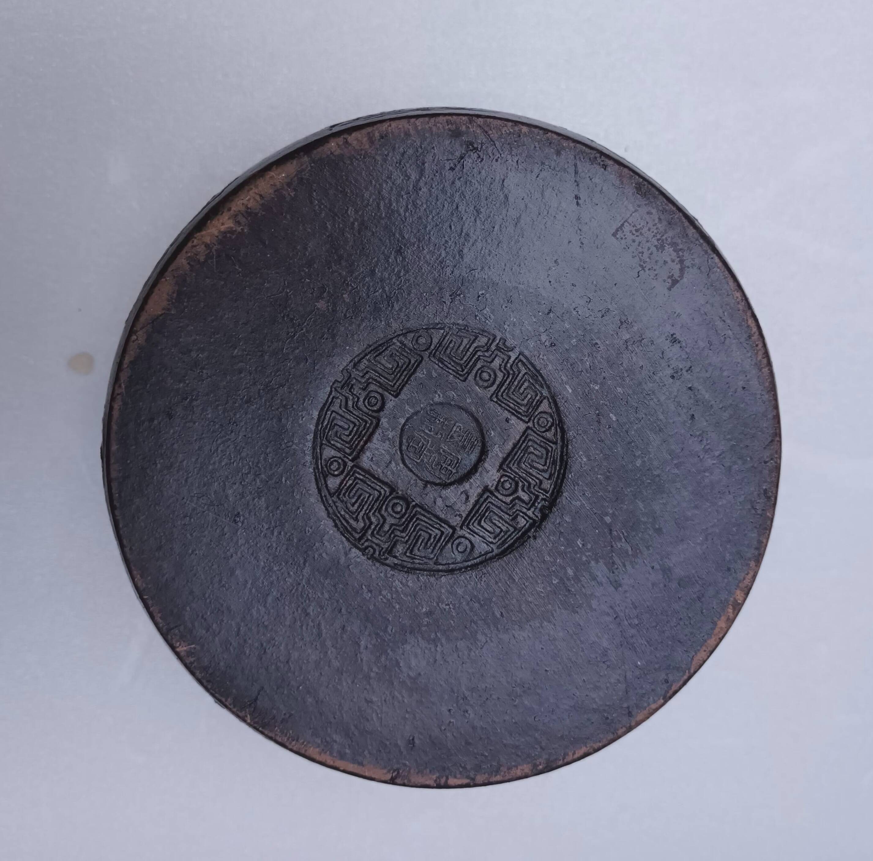 Stoneware catch-all / pot with lid