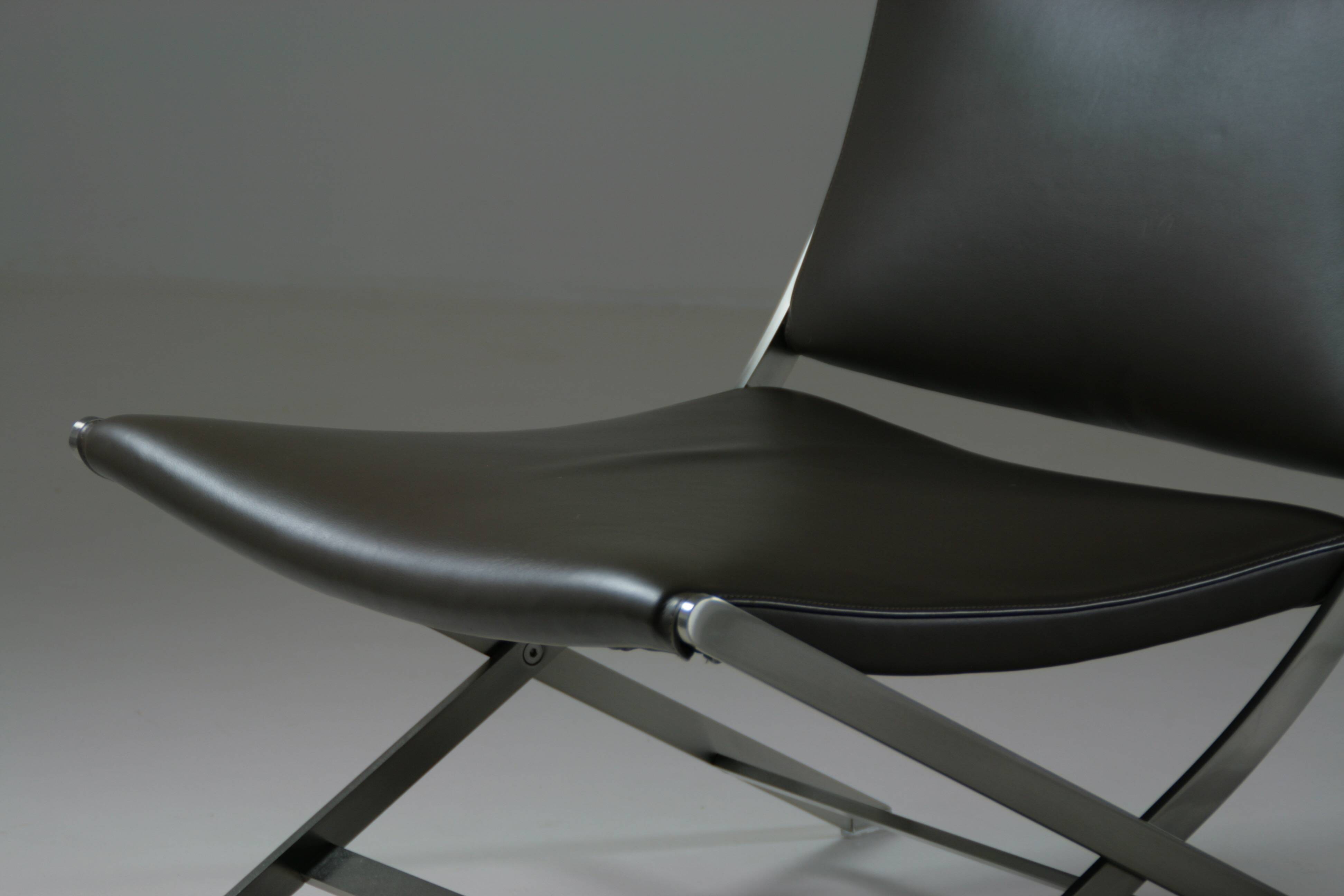 Pair of Flexform leather low chairs, Peter model, by Antonio Citterio