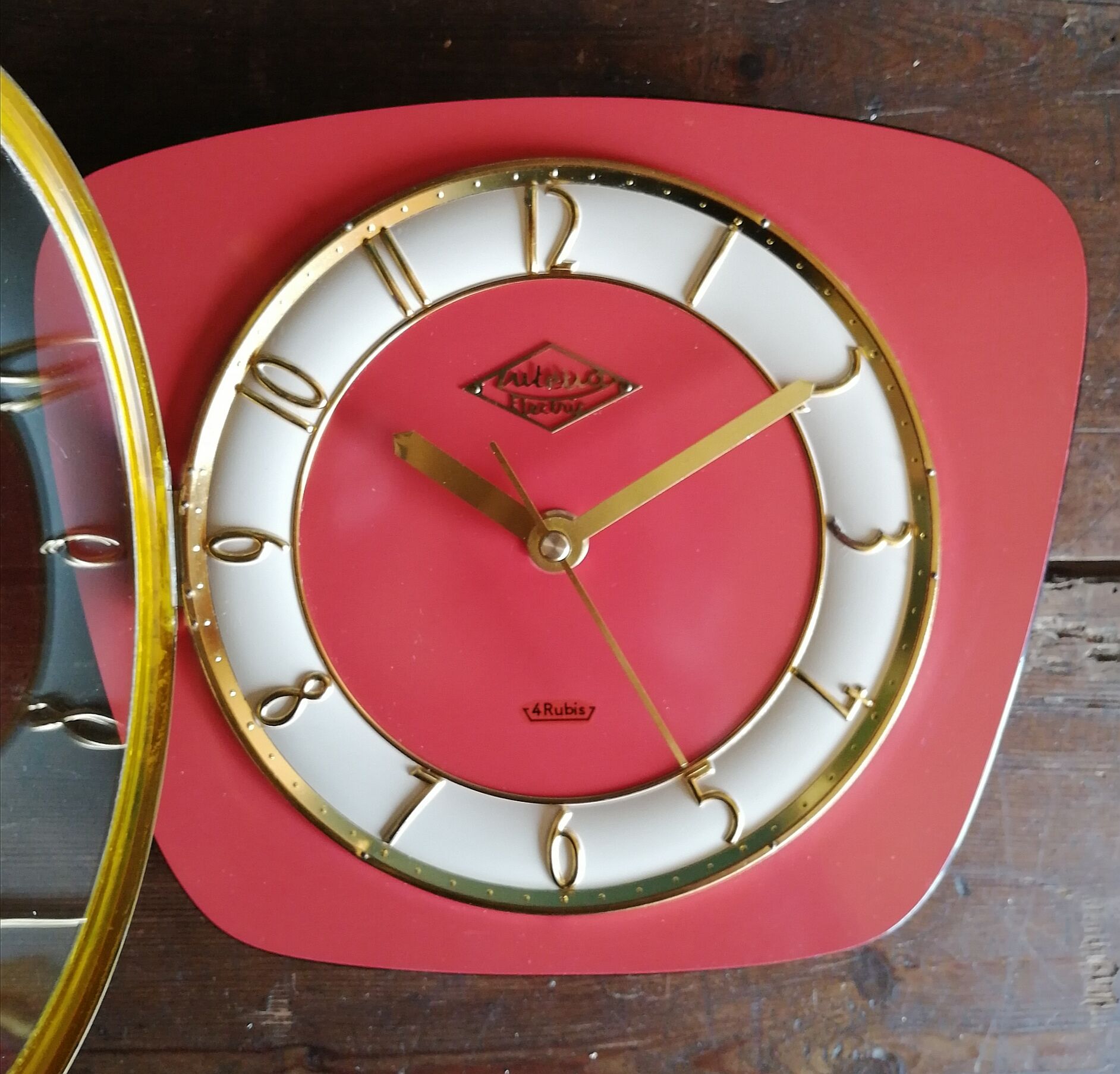 Vintage formica silent wall clock "English red Lutetia"
