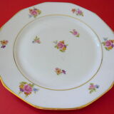 Suite of eighteen plates (18) of flat table in Limoges porcelain with floral decoration