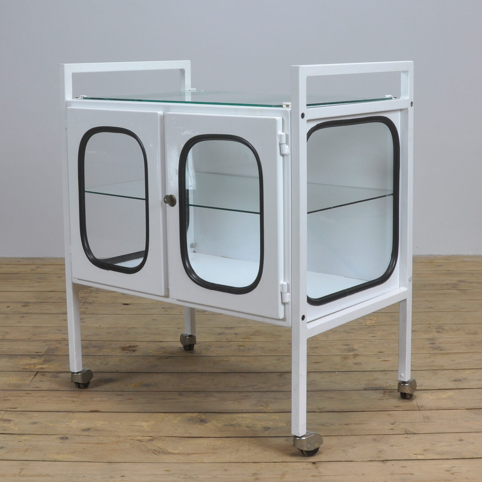 Medical trolley, 1970