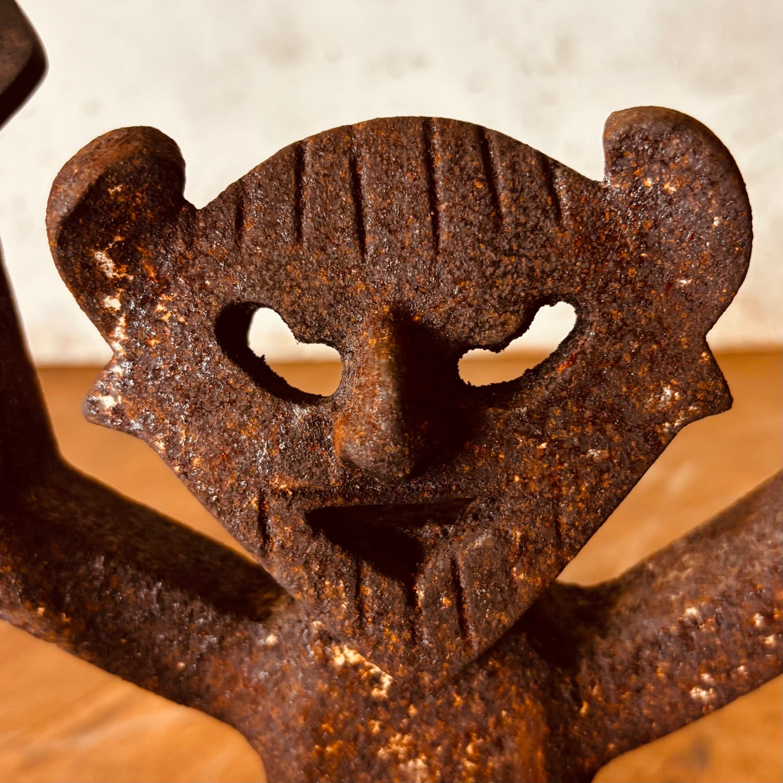 Pair of cast iron fire dogs - Devil & Deviless - Early 20th century