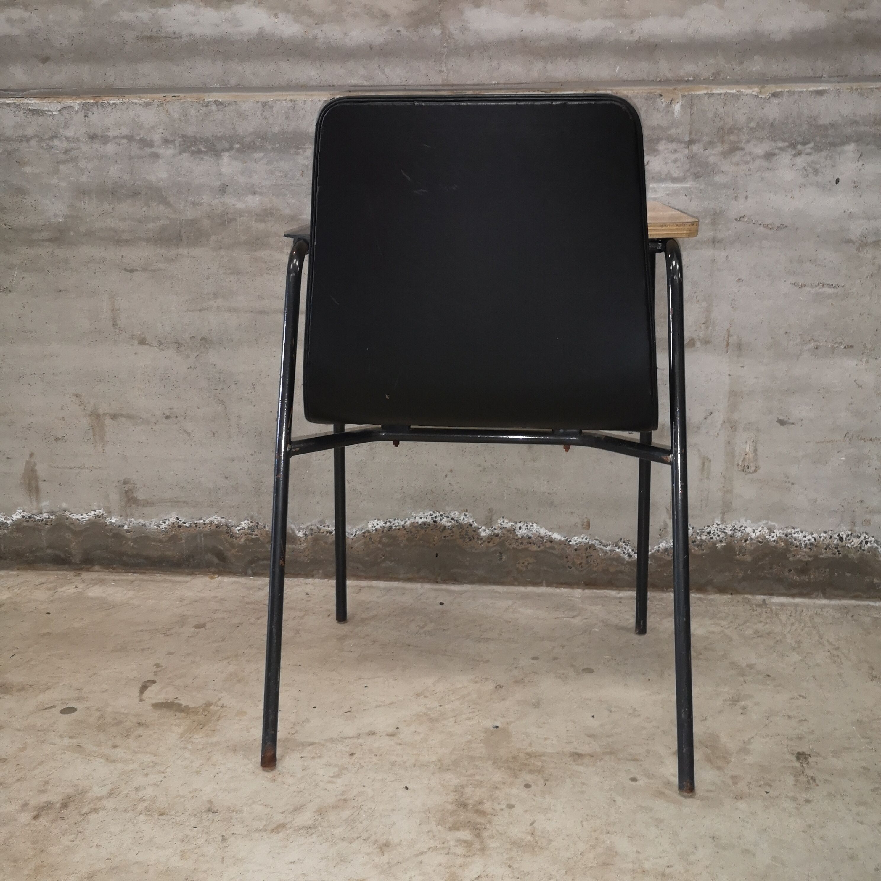 Chaise d'école vintage 1950 à tablette écritoire – Style Prouvé / Hitier