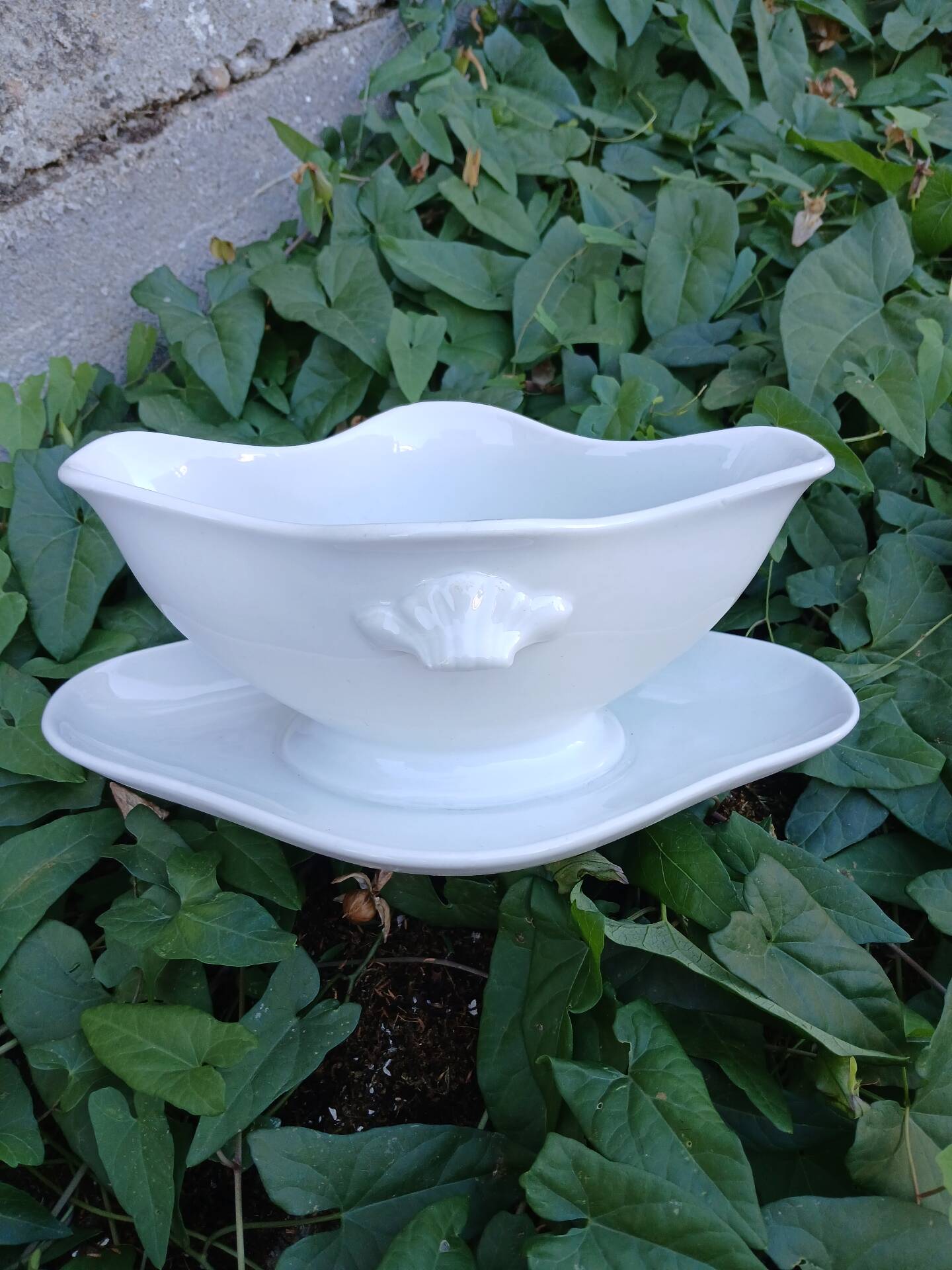 Saucière en faïence blanche 