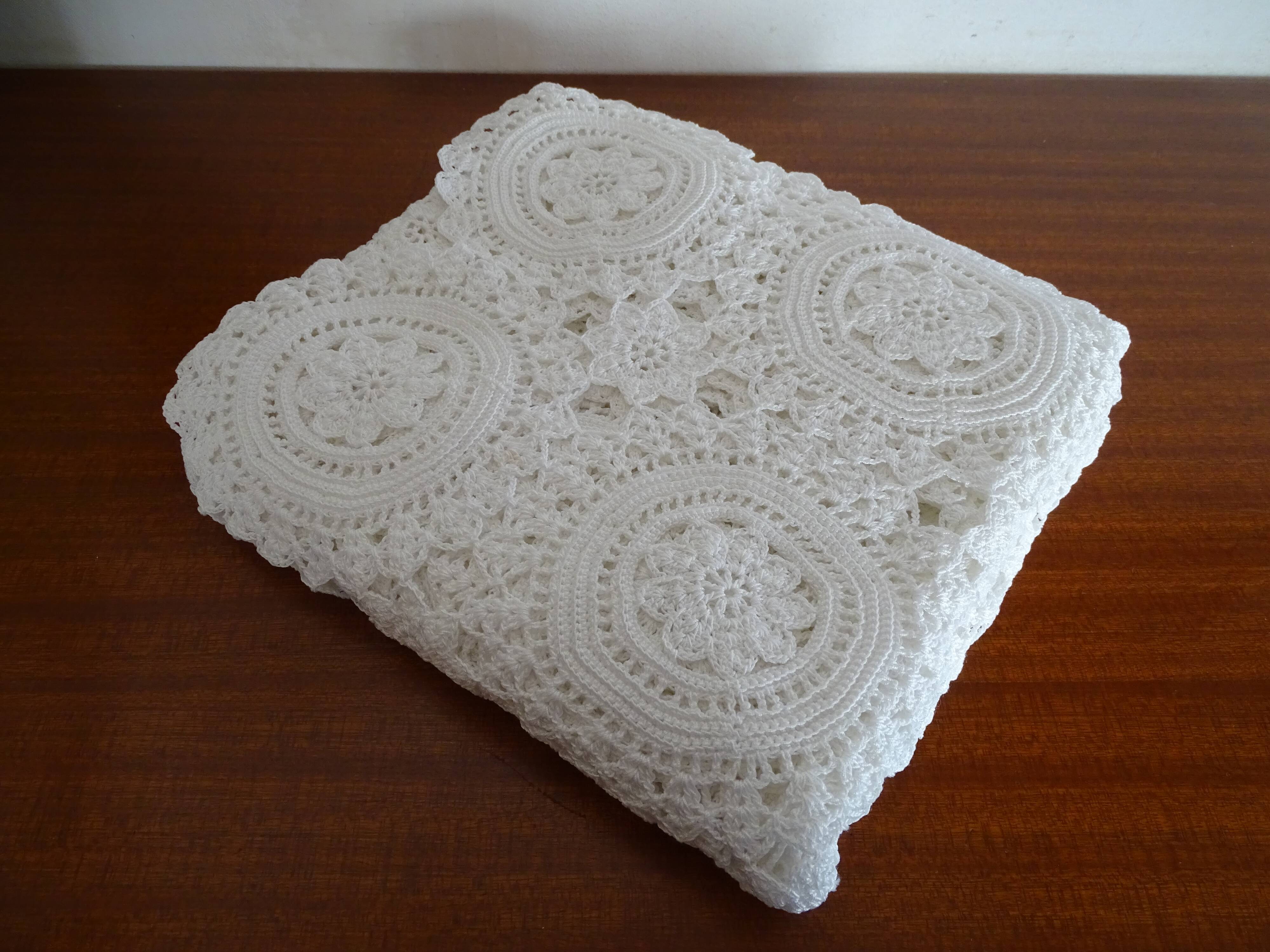 Old crochet tea tablecloth 88 x 88