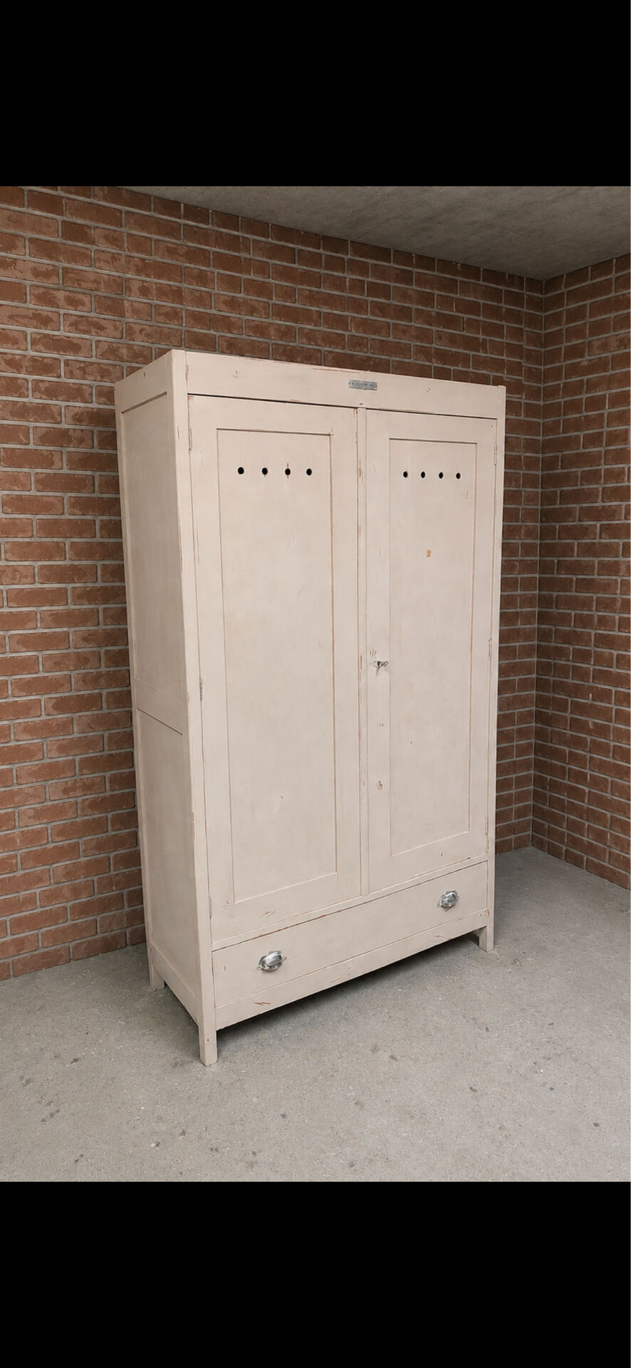 Armoire ancienne, meuble de métier