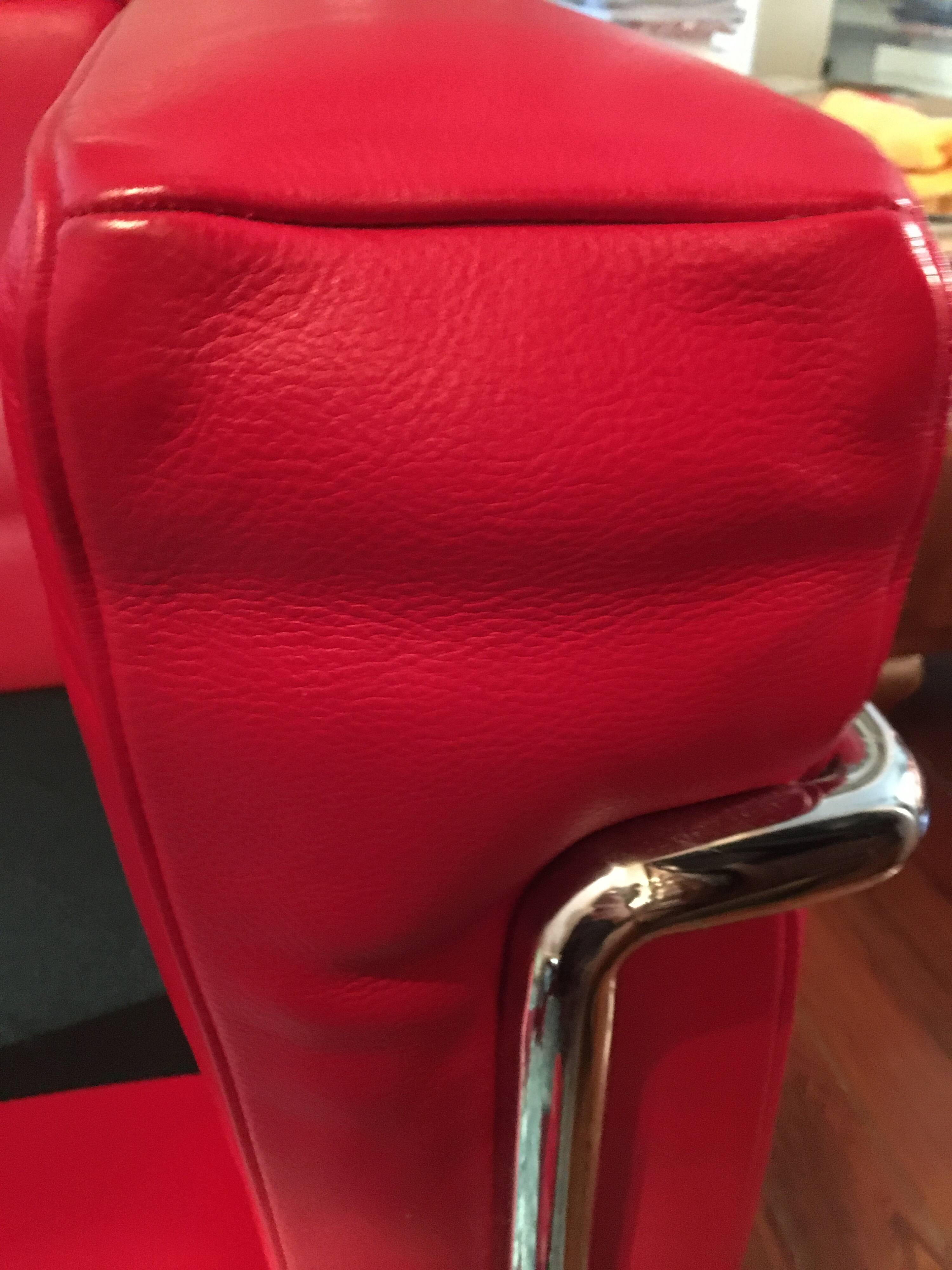 LC2 armchair Le Corbusier, Jeanneret, Perriand - Red leather - signed