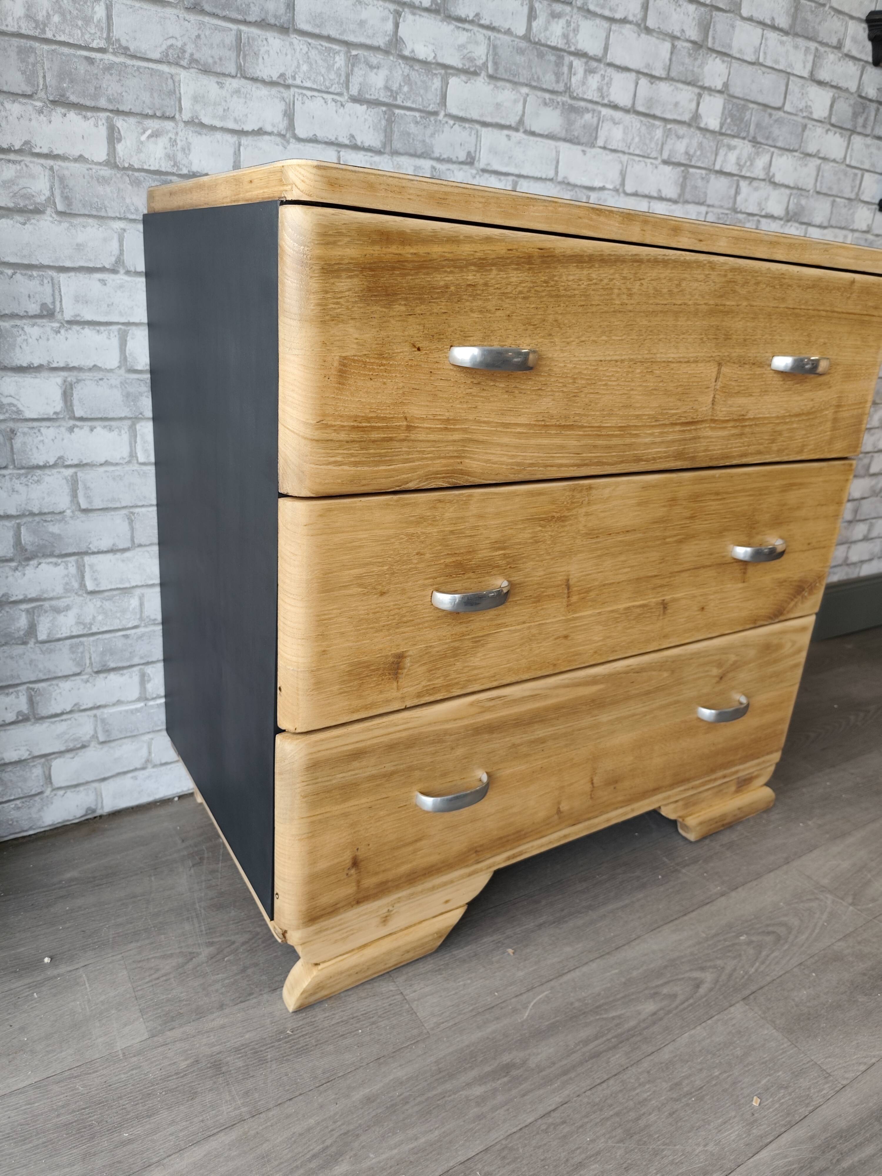 Chest of drawers