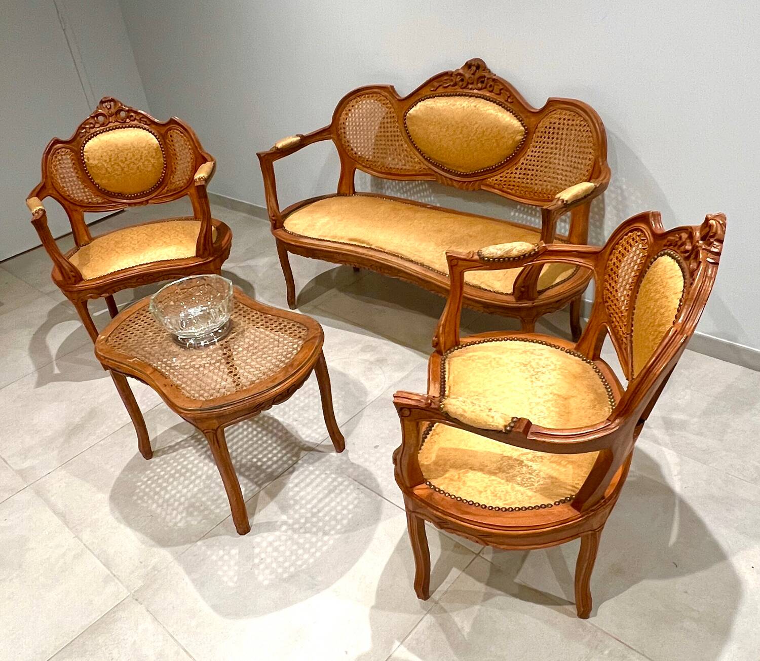 Louis XVI living room, four fluted and molded rooms