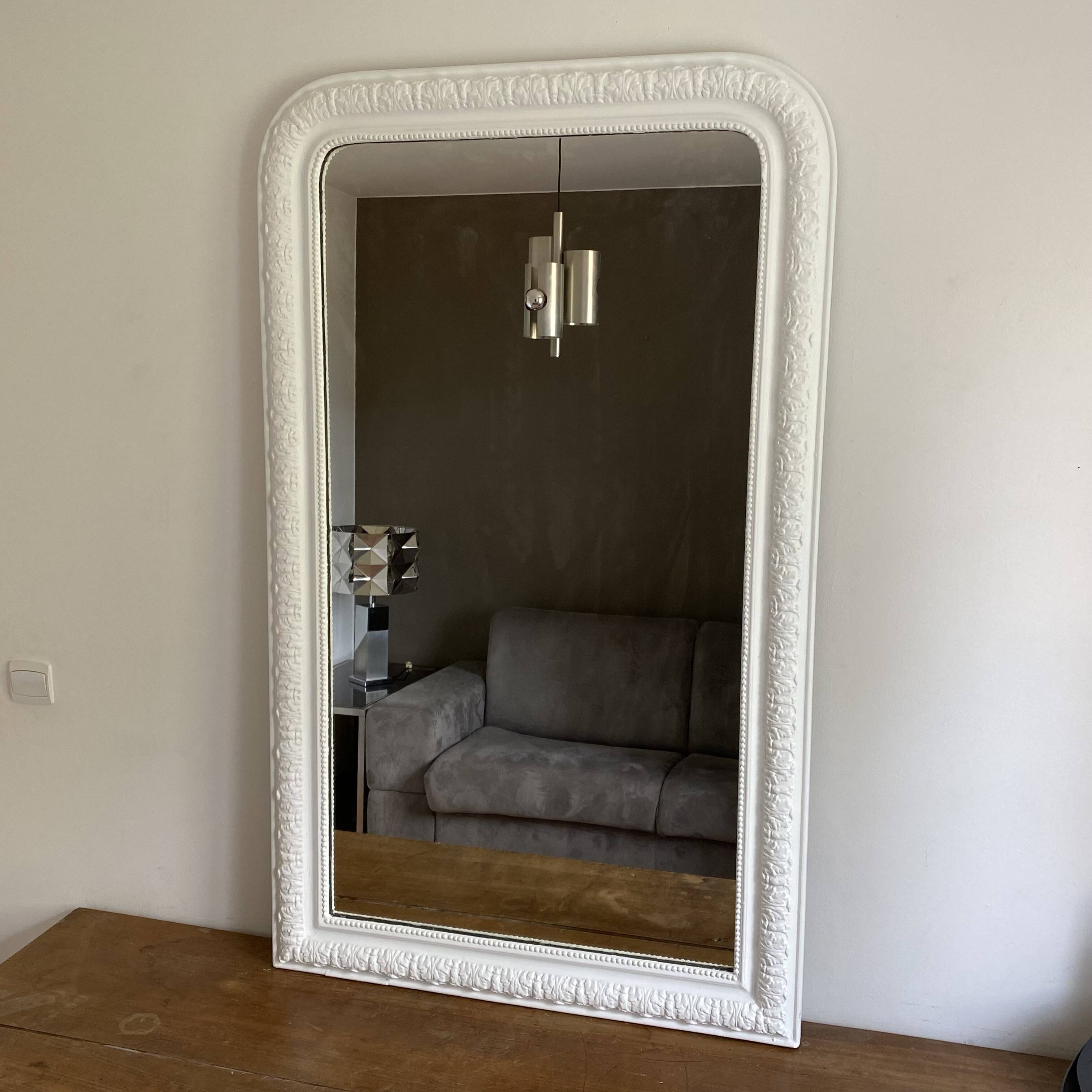 Louis Philippe mirror from the late 19th century. 140x85. White.