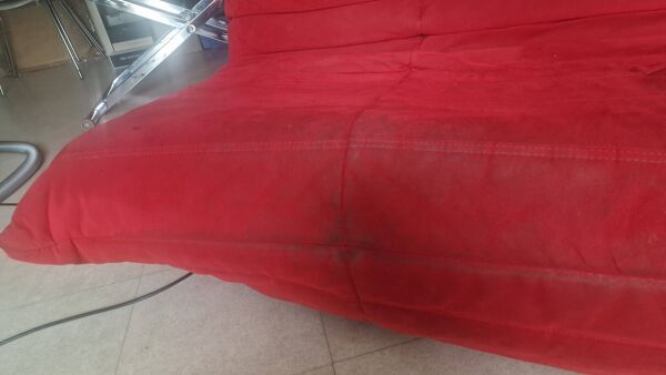 Ensemble TOGO de Ligne Roset-Alcentara Rouge-Canapé lit-Chauffeuse dangle-chauffeuse