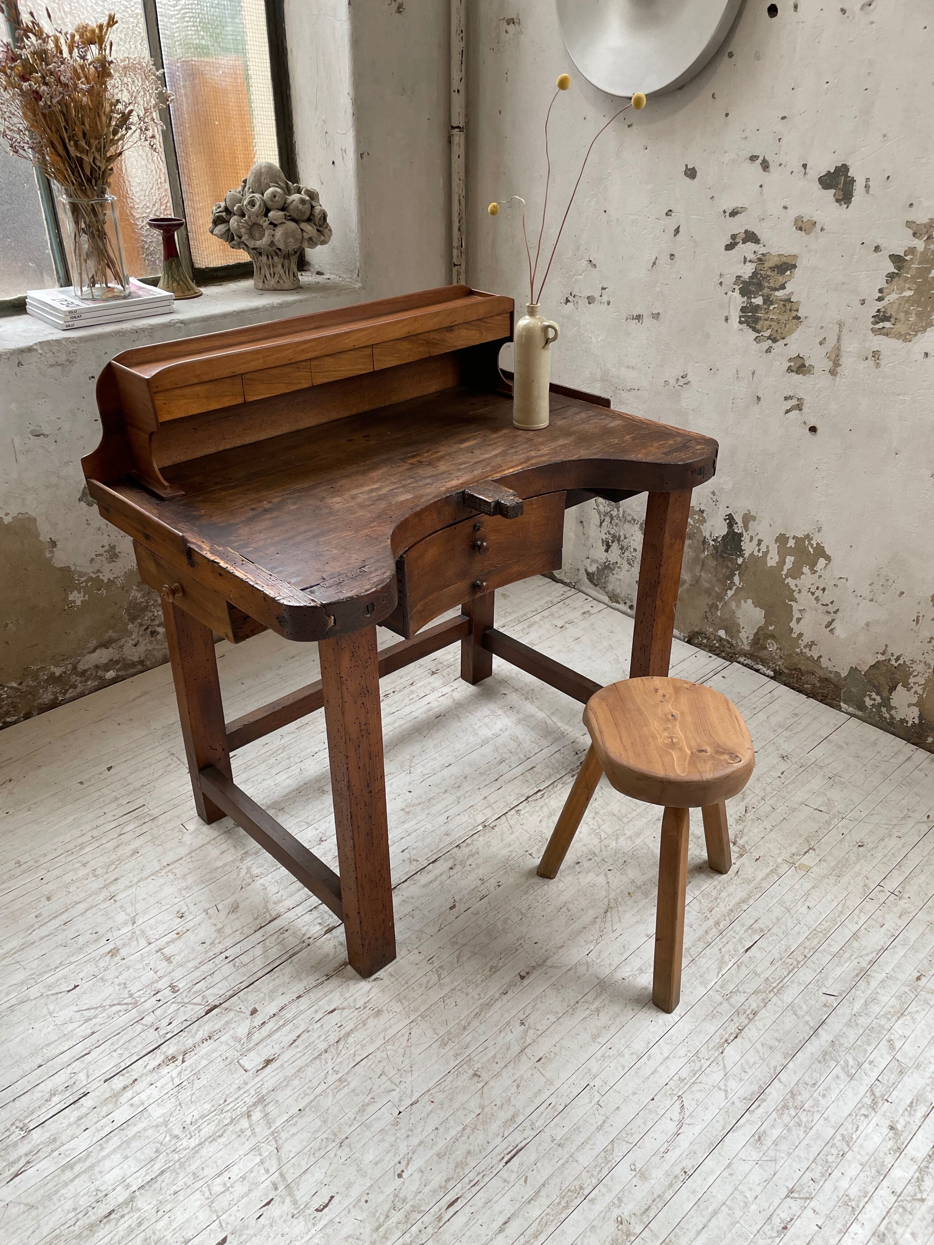 Establishment of jeweler XIXth oak