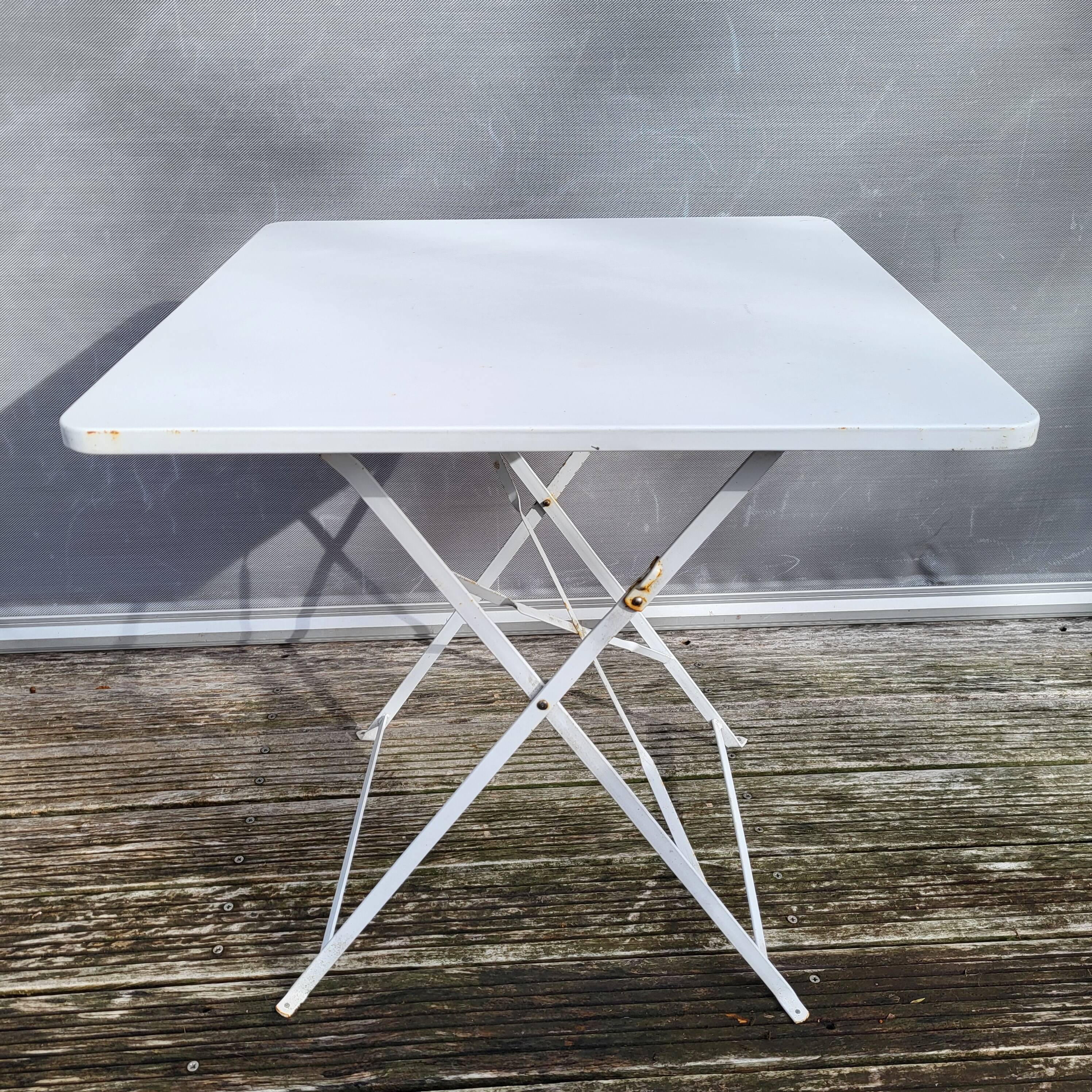 White Christmas folding bistro table