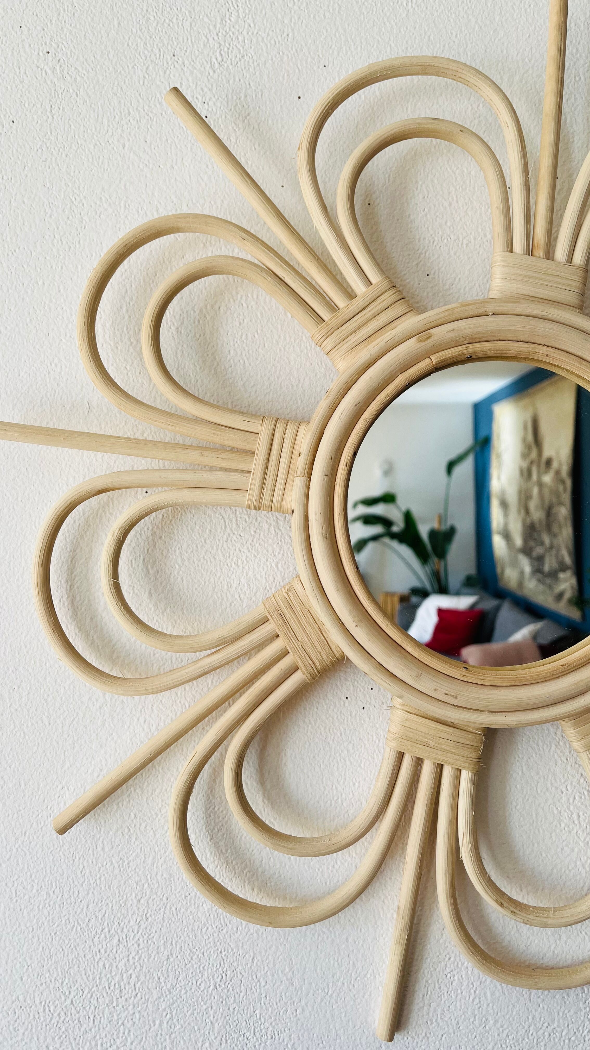 Flower-shaped rattan mirror, 55 cm