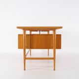 Scandinavian desk all sides