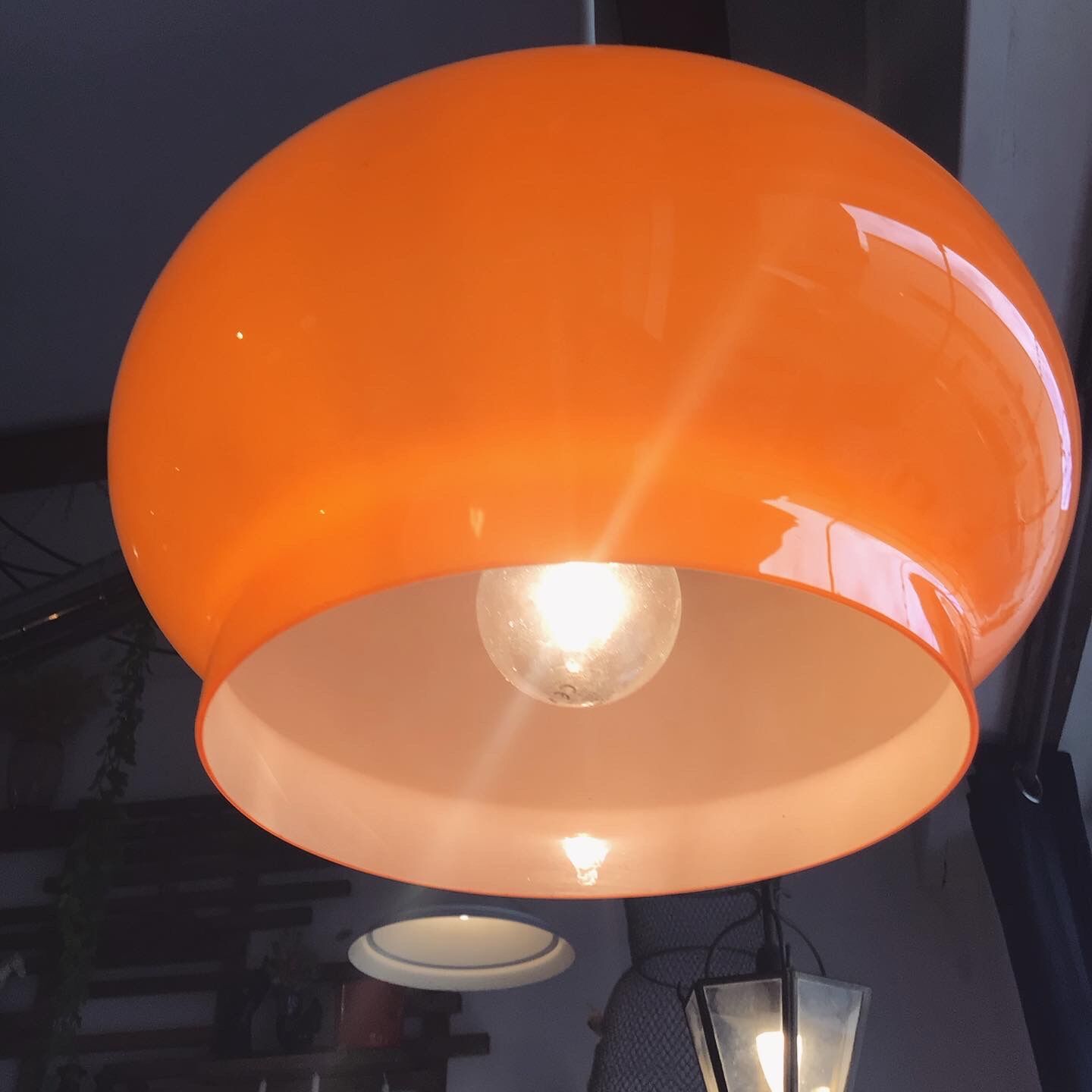 Orange opaline suspension
