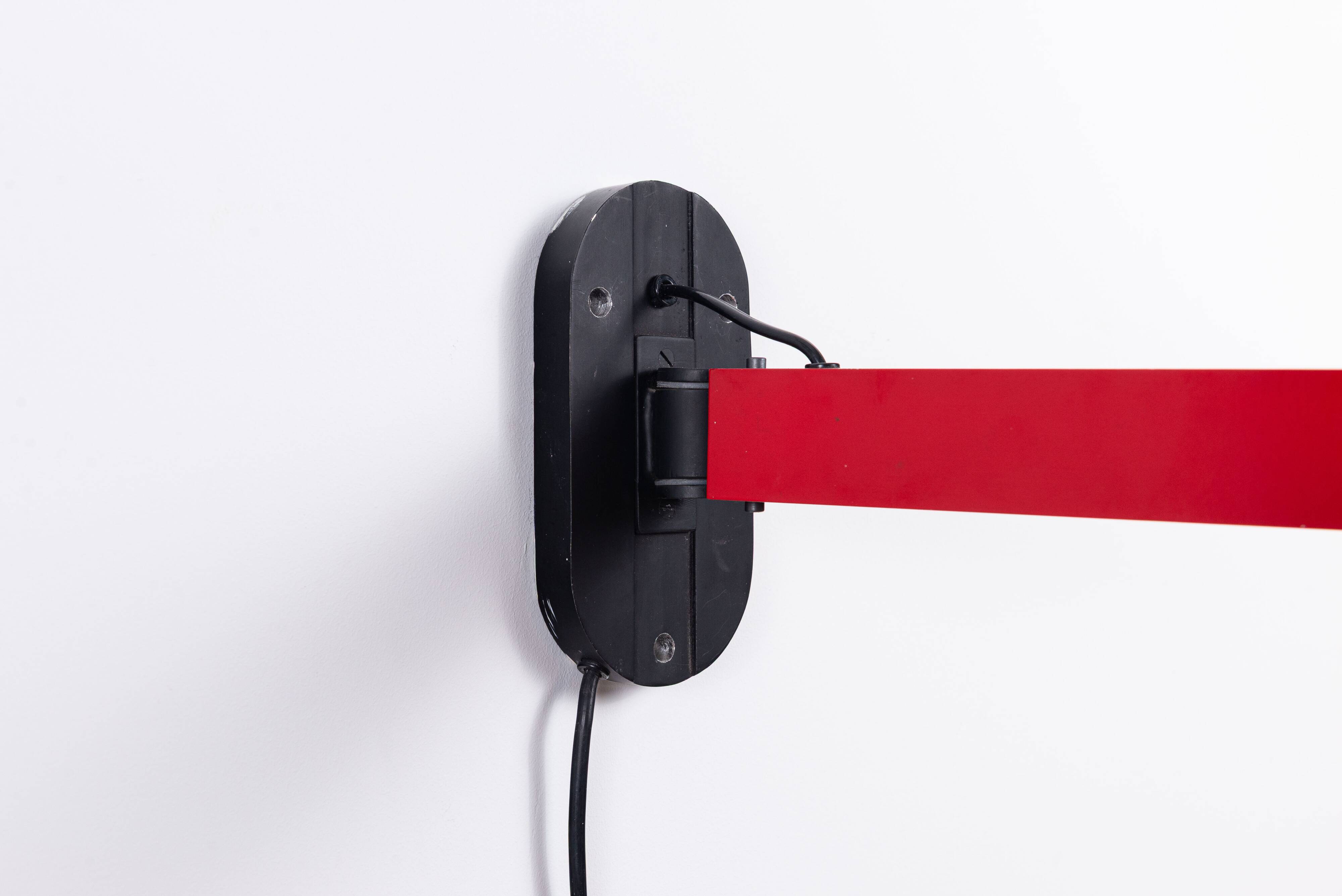 Lampe murale extensible post-moderne en métal rouge