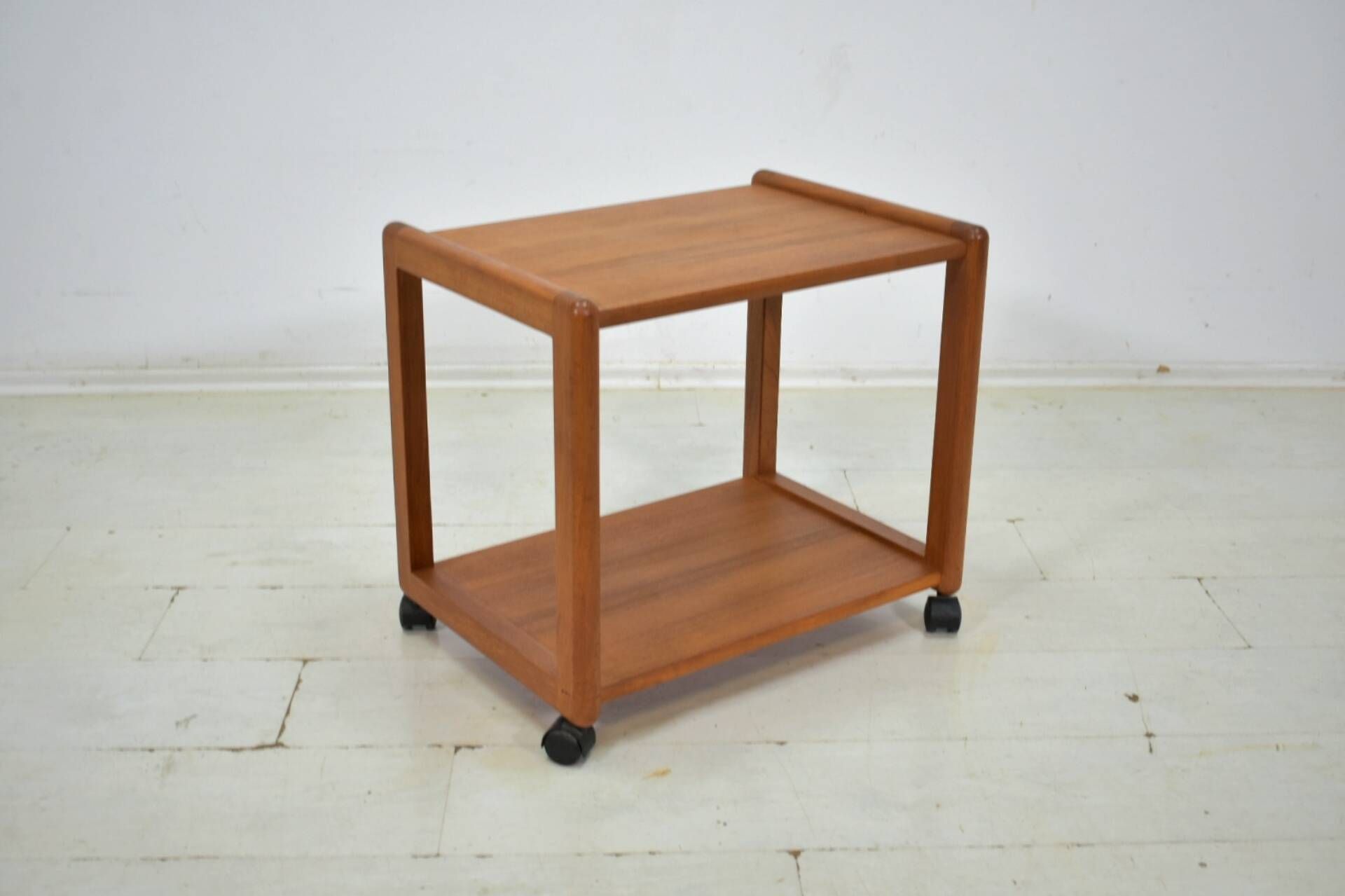 Table d'appoint Aksel Kjersgaard chariot en teck danois des années 1960 scandinave