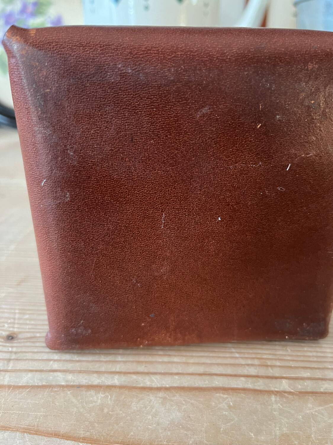 Empty pocket/ashtray in glass and leather