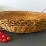 Old woven wicker fruit basket, wicker bread basket, round wicker wicker basket
