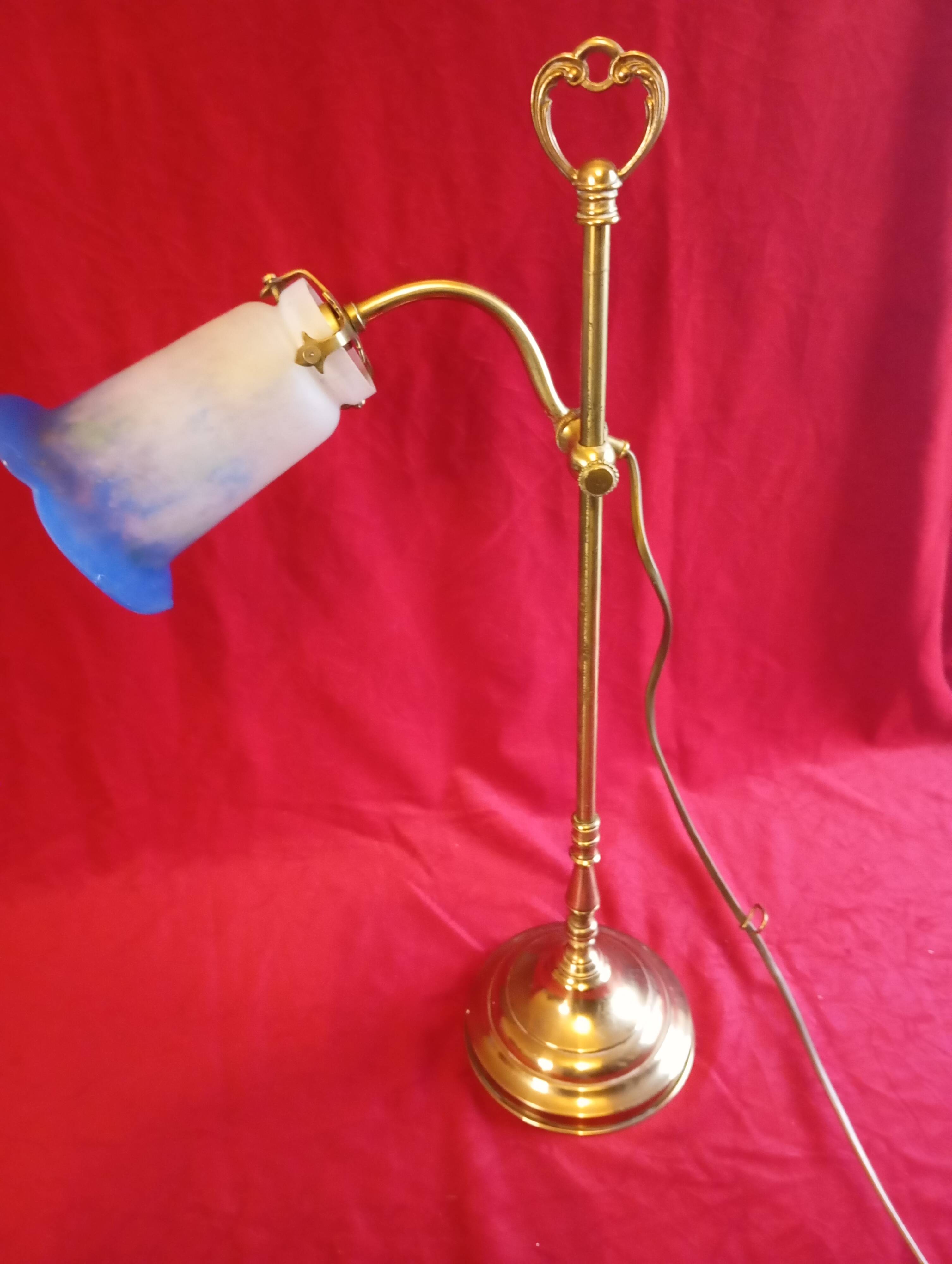 Brass floor lamp with tulip-shaped glass paste shade