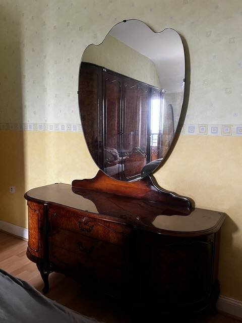 Coiffeuse art deco avec miroir biseauté de forme ovale