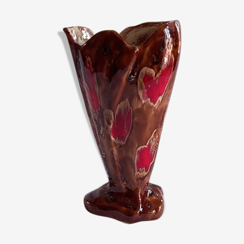 Vase en céramique fond marron décoré de tulipes stylisées
