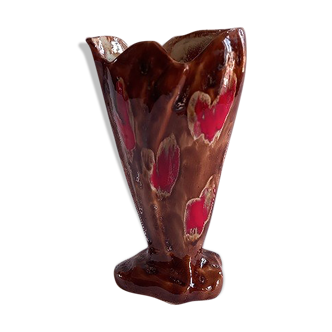 Vase en céramique fond marron décoré de tulipes stylisées