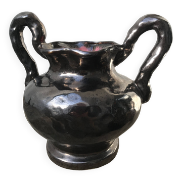 Vase en céramique noire, couleur rose à l'intérieur, signé