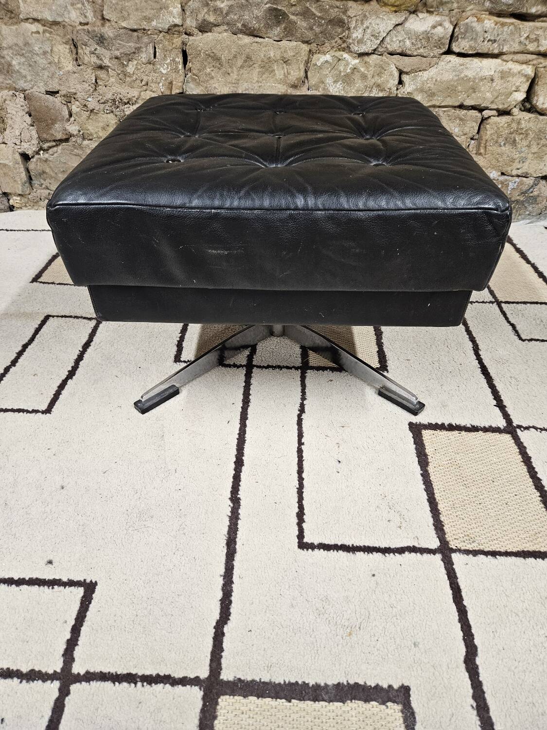 Black leather ottoman 1970 vintage