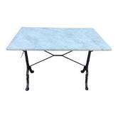 Table en marbre blanc, piètement en fonte signé SNES, made in france