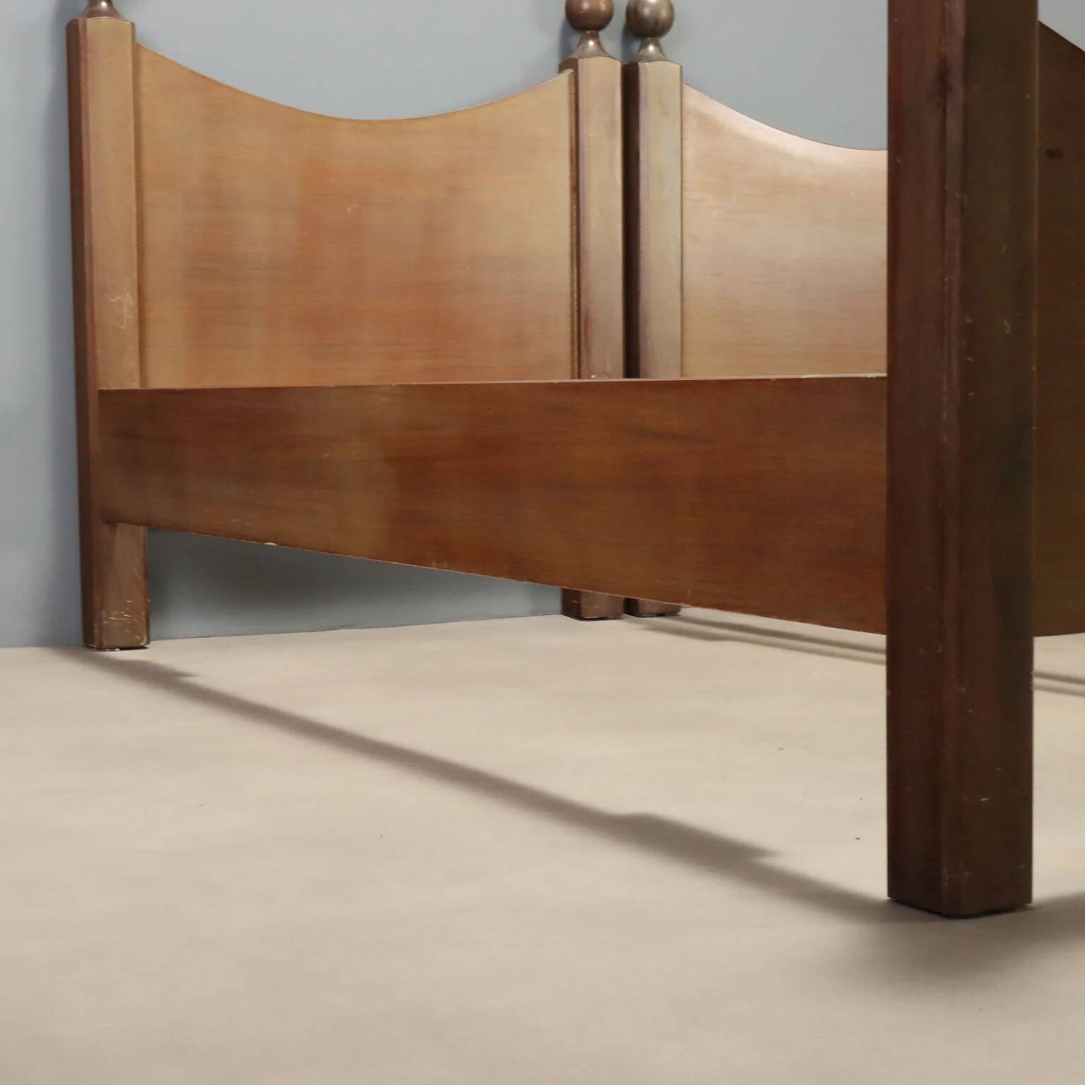 Pair of vintage single beds in the style of L. Caccia Dominioni, 1960s.