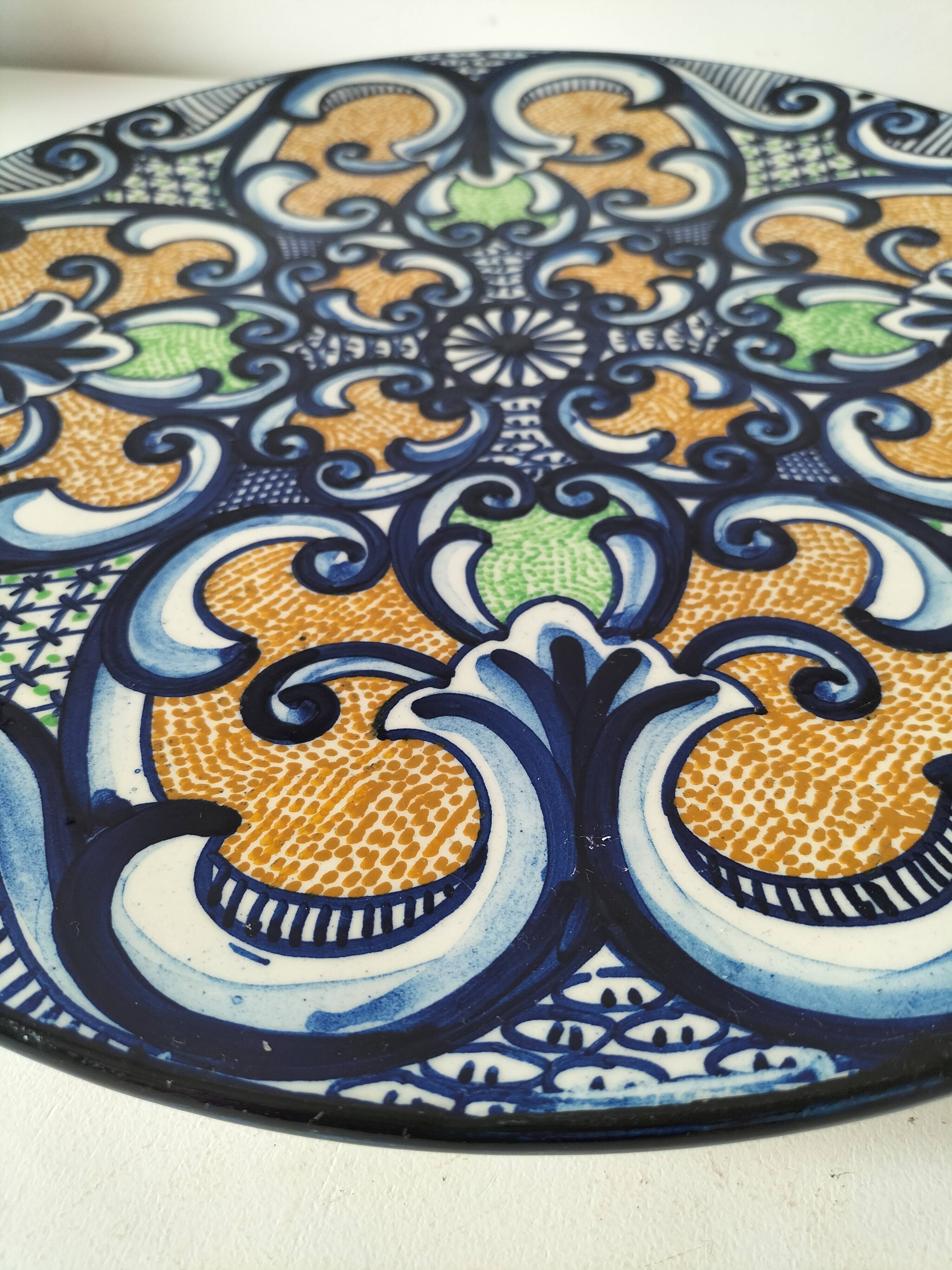 Large Talavera-decorated dish – Spain