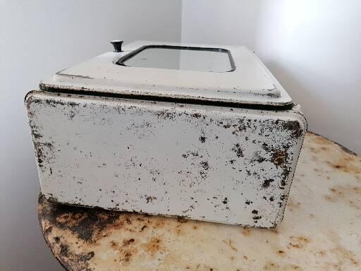 Metal wall toilet cabinet